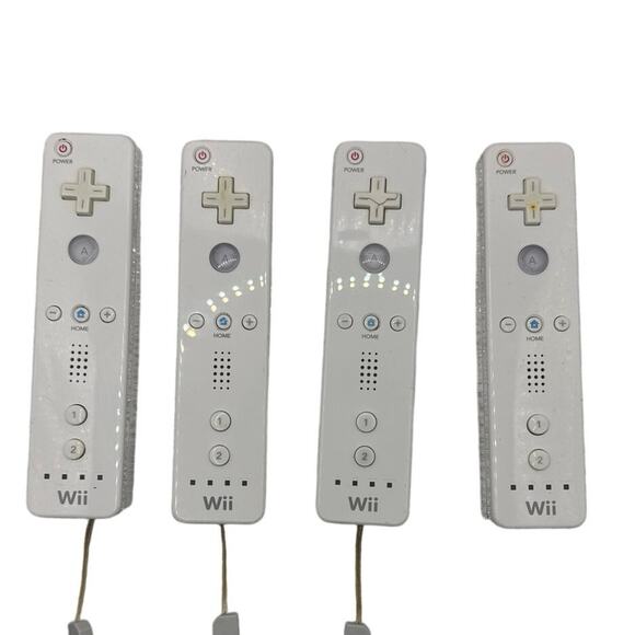 Nintendo OEM White Wiimote With Nunchuck Controller Set Combo RVL-003 Lot of 4 - Picture 2 of 6